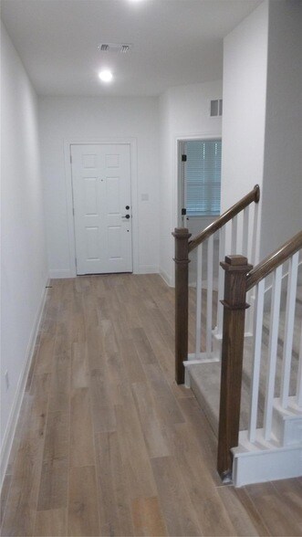 Building Photo - 11904 Paseo de los Lagos Ln