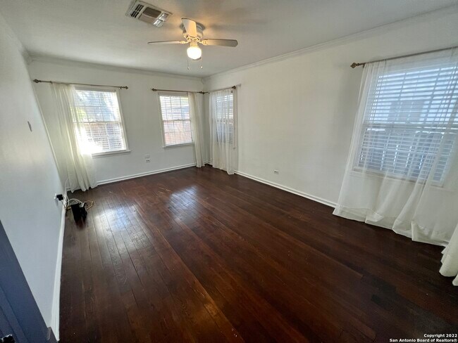 Building Photo - 414 Elmwood Dr