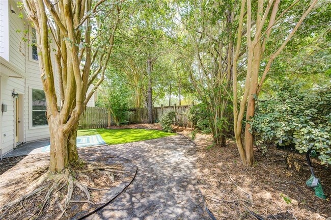 Building Photo - 6114 Breezy Hollow Ln
