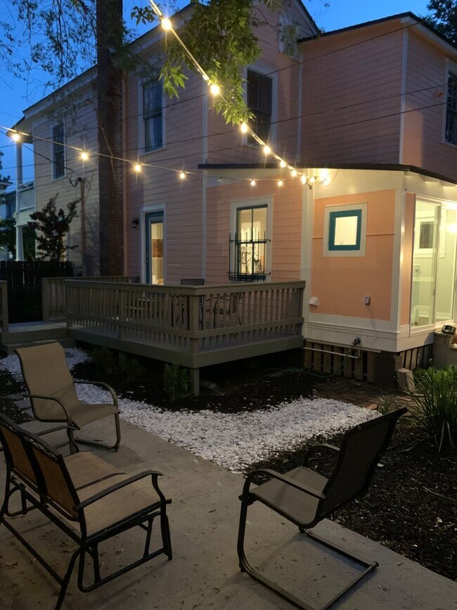 Building Photo - Stunning 3 bedroom/2bath Victorian home