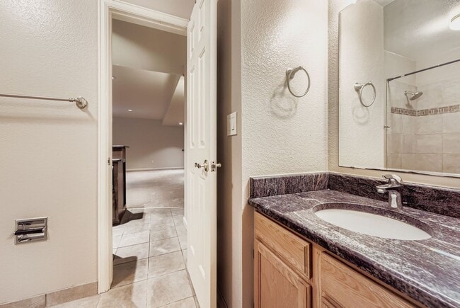 Building Photo - 4854 Franklin Dr