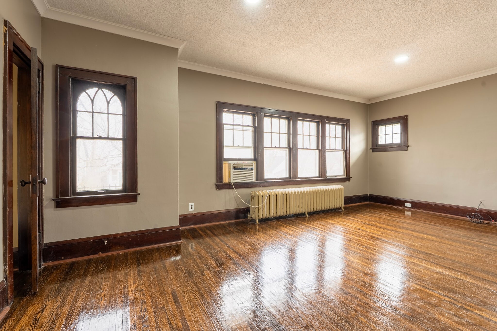 Building Photo - 1917 N Newton Ave