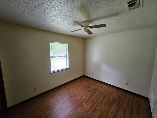 Building Photo - 130 Raymond Dr