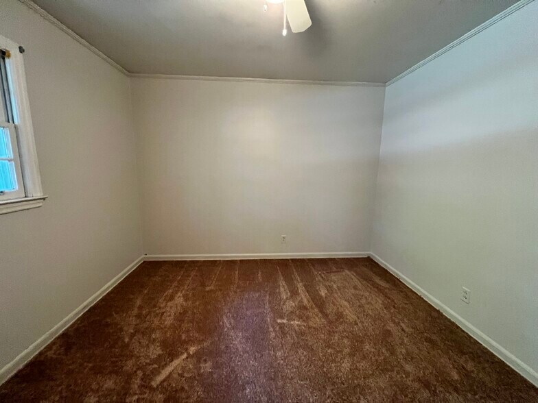Building Photo - 4129 Meadowbrook Dr