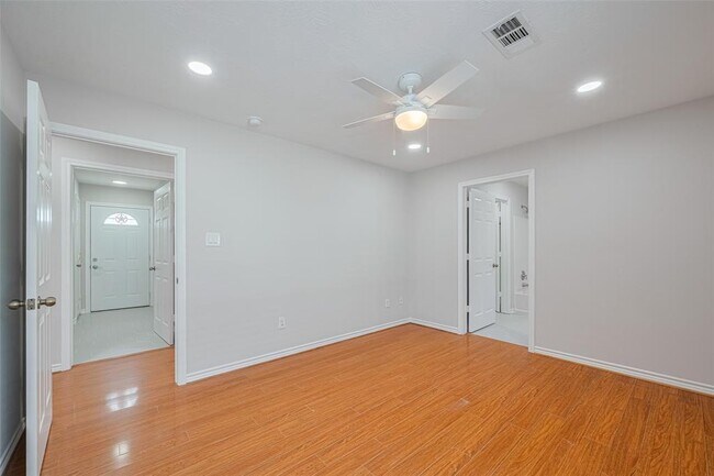 Building Photo - 1105 Panama St