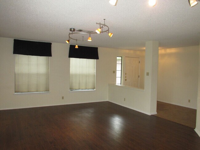 Building Photo - 1811 Lionheart Drive