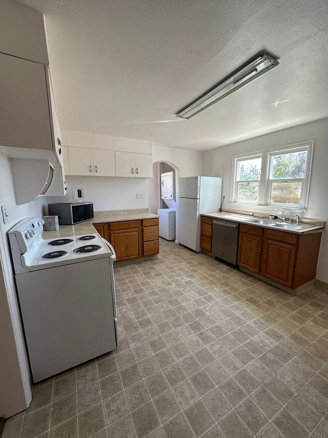 Building Photo - 345 N 300 W