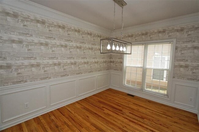 Building Photo - 2210 Orchard Park Cir NW