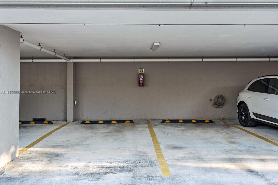 Building Photo - 700 Coral Way