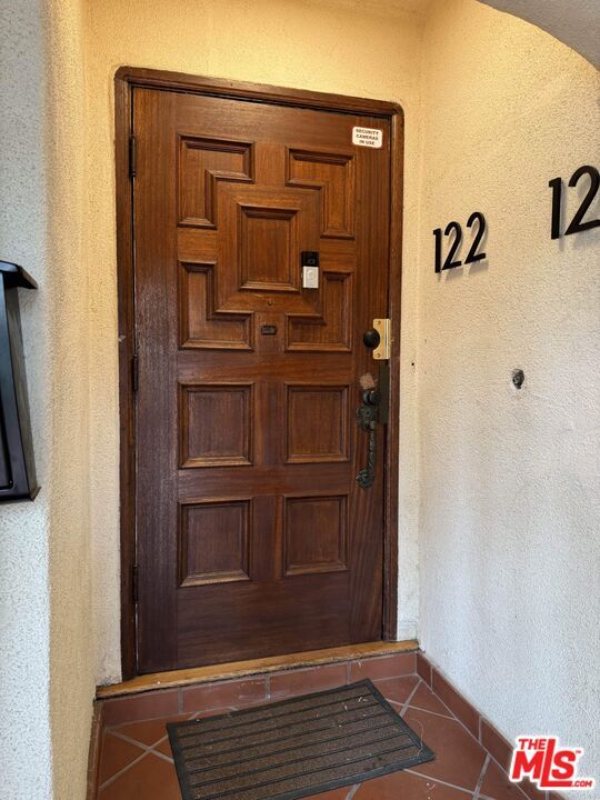 Building Photo - 122 N Orange Dr