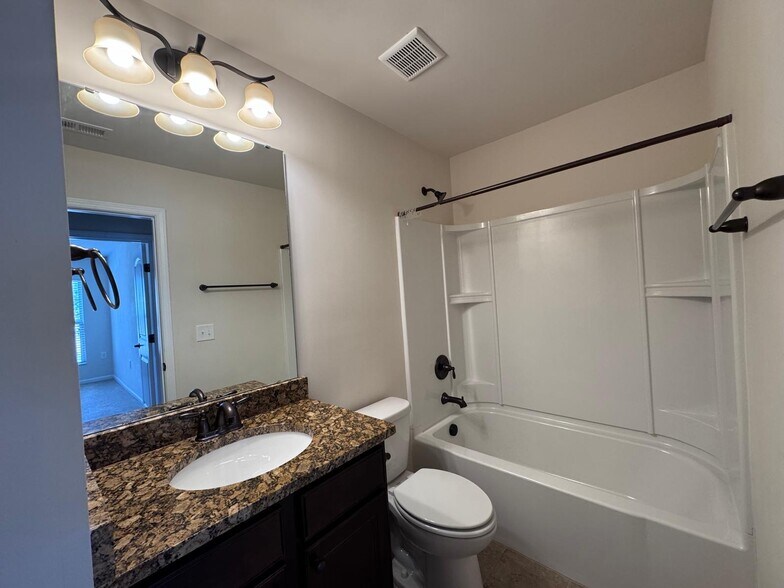 Building Photo - 628 Denhoff Dr