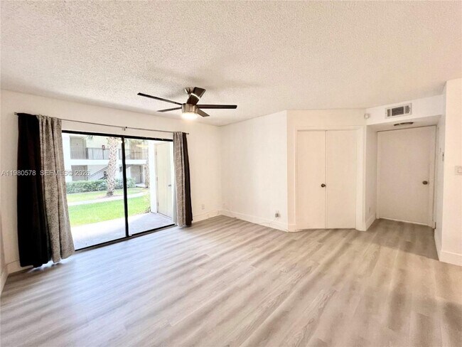 Building Photo - 640 S Park Rd