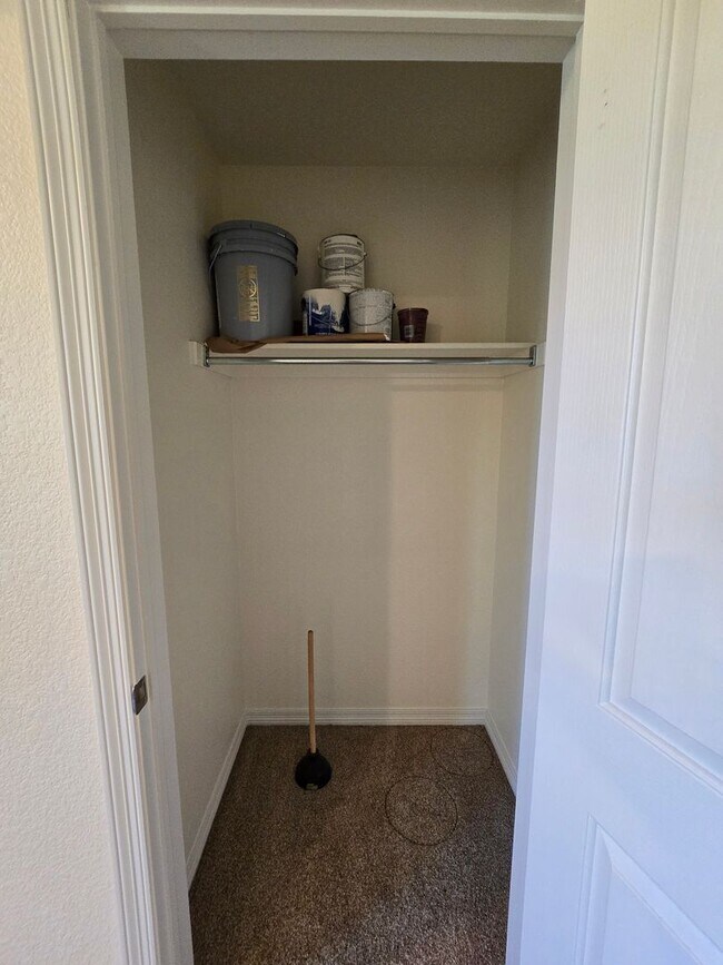 Building Photo - Available Now! Dakota Ridge 2 Bedroom 2.5 ...