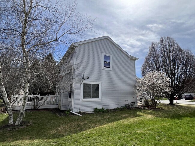 Building Photo - 3896 Baybrook Dr