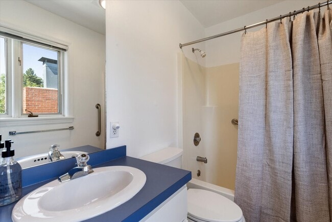 Building Photo - Open Concept Historic Home in Downtown Boz...