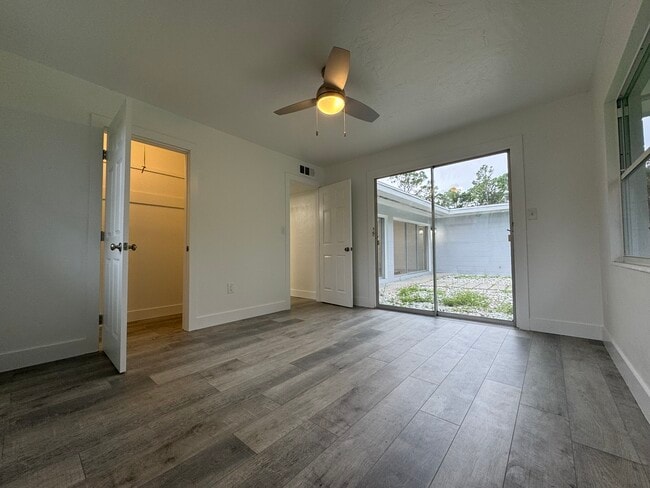 Building Photo - 116 Myakka Dr