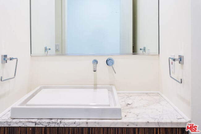 Building Photo - 5400 W 82nd St