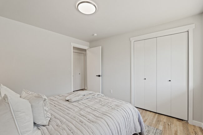 Building Photo - 13726 SE 24th St