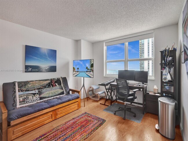 Building Photo - 1155 Brickell Bay Dr