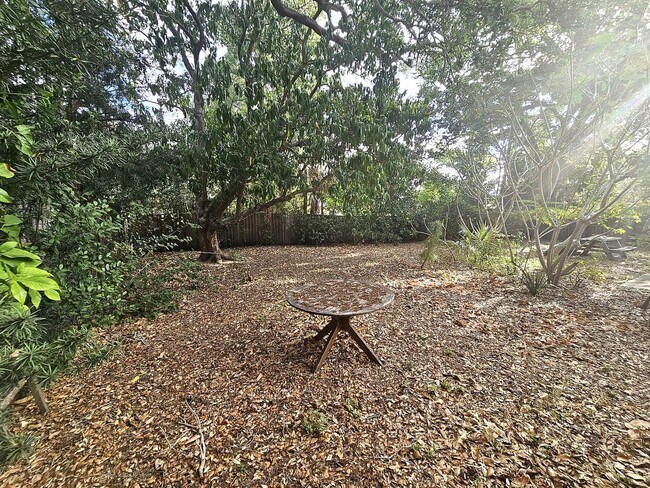 Building Photo - Lake Pasadena - Charming 2 Bedroom Home with Spacious Yard