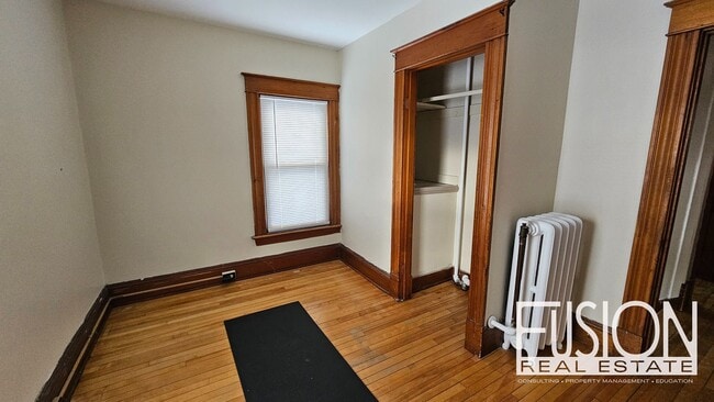 Building Photo - ONE Private Room with ALL Utilities Included in Prime Burlington Location