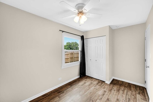 Building Photo - 9215 Fox Ct
