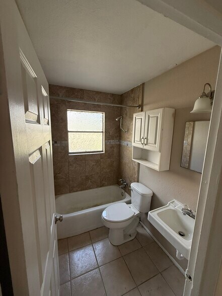 Building Photo - 1907 Oklahoma St