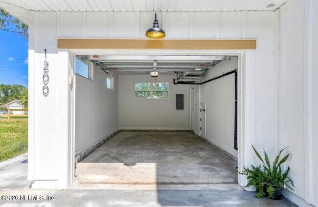 Building Photo - 1200 N Clay St