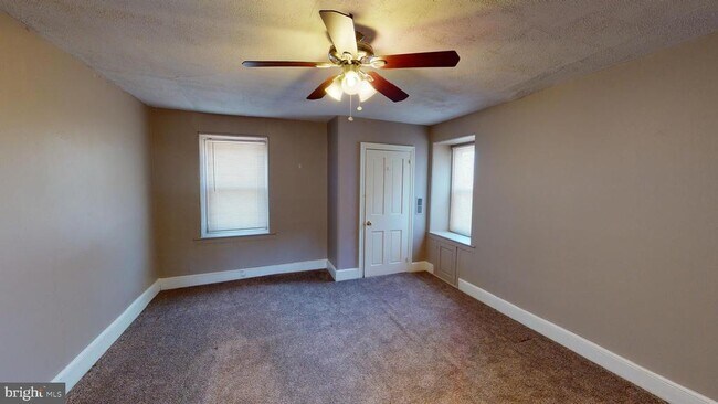 Primary Photo - 211 Front St