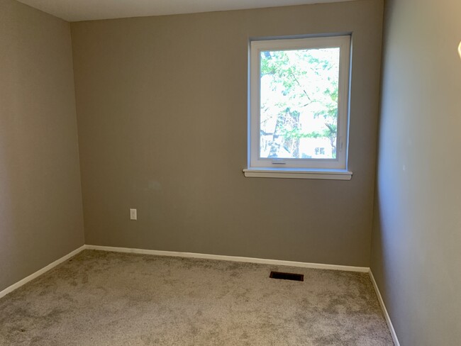 Bedroom #2 - 7359 Hickory Log Cir