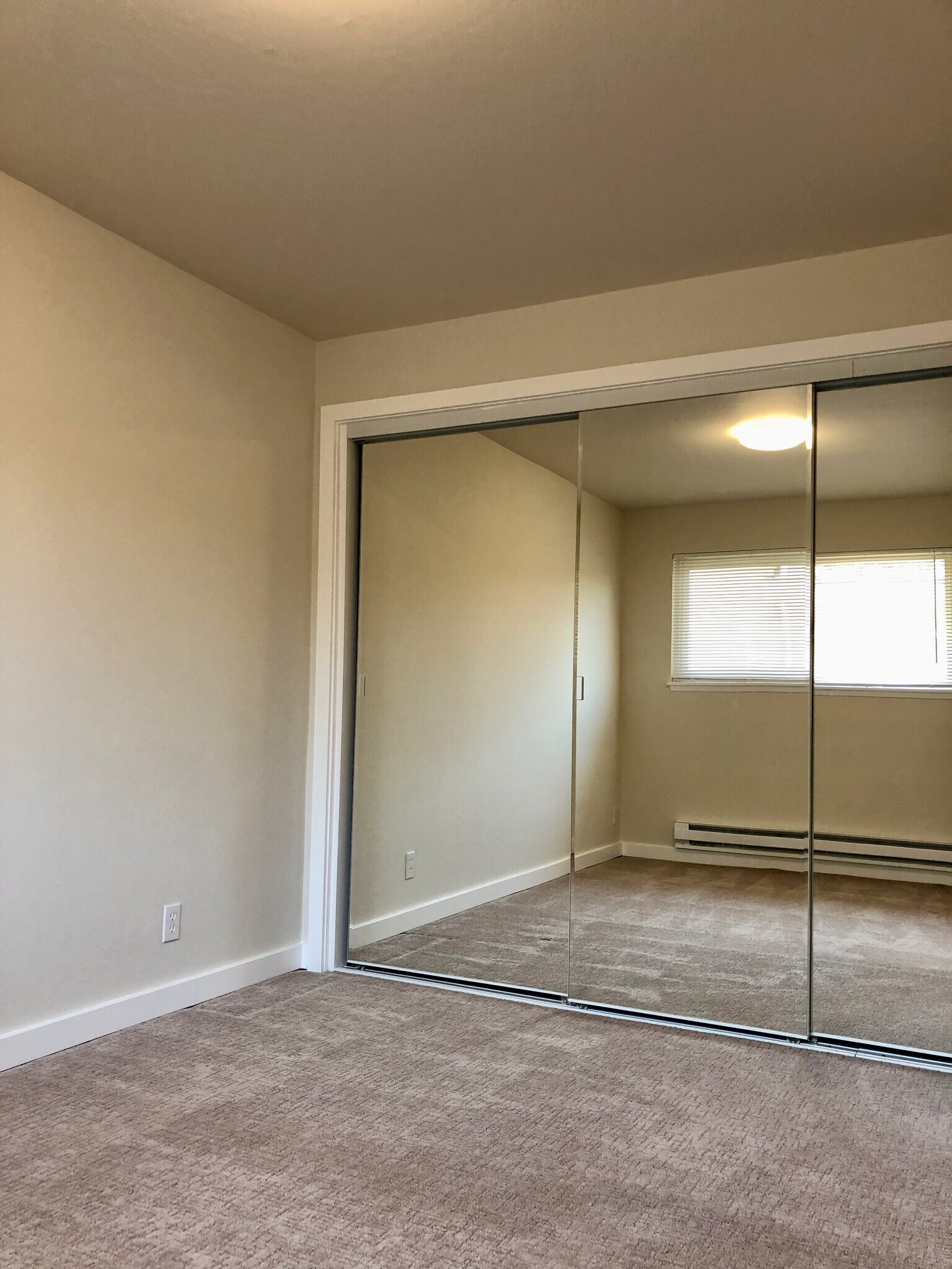 Building Photo - 3601 NE 73rd Pl