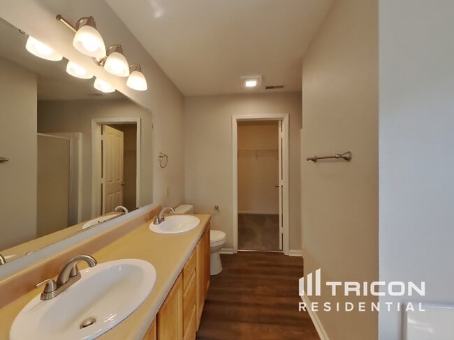 Building Photo - 9710 Treyburn Green Way