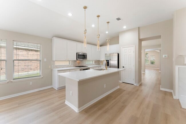 Building Photo - 99 E Foxbriar Forest Cir