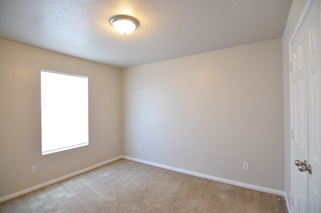 Building Photo - 2200 Riley Dr