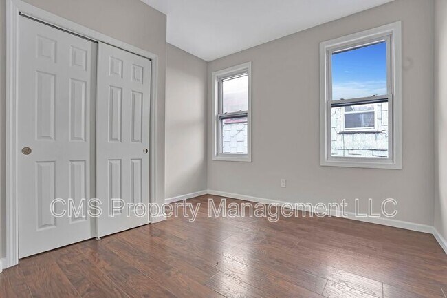 Building Photo - 142-144 Seymour Ave