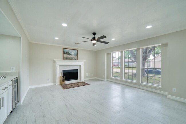 Building Photo - 619 Green Belt Dr