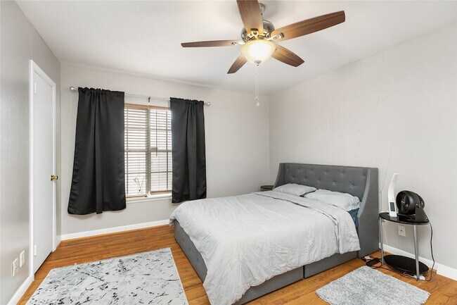 Building Photo - 2824 Briarhurst Dr