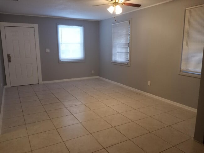 Building Photo - 522 W 3rd St