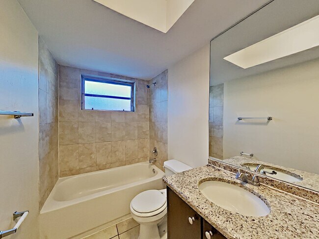 Building Photo - 631 S Crescent Dr