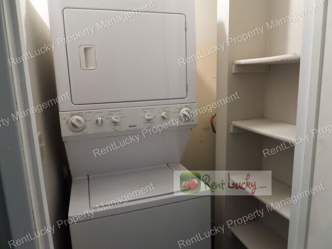 Building Photo - Cute & Updated 1-Bedroom Condo in Convenie...