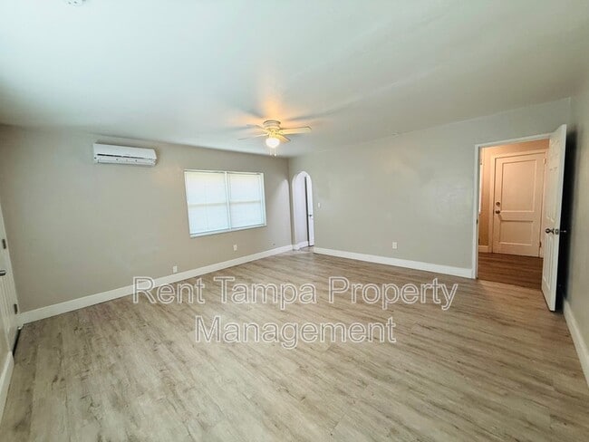 Building Photo - 637-637 17th Ave S