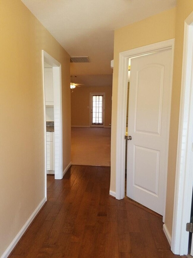 Building Photo - 460 Strutter Trail