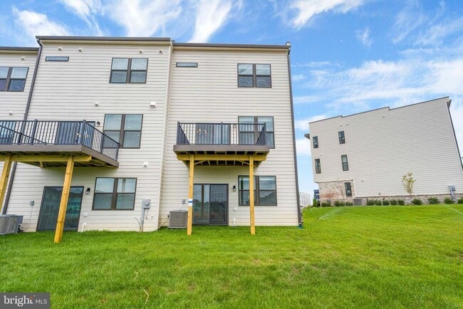 Building Photo - 808 Creekway Dr