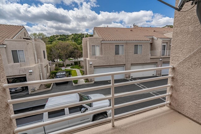 Building Photo - Palisades 3 Bedroom Townhome for Rent in Stevenson Ranch!