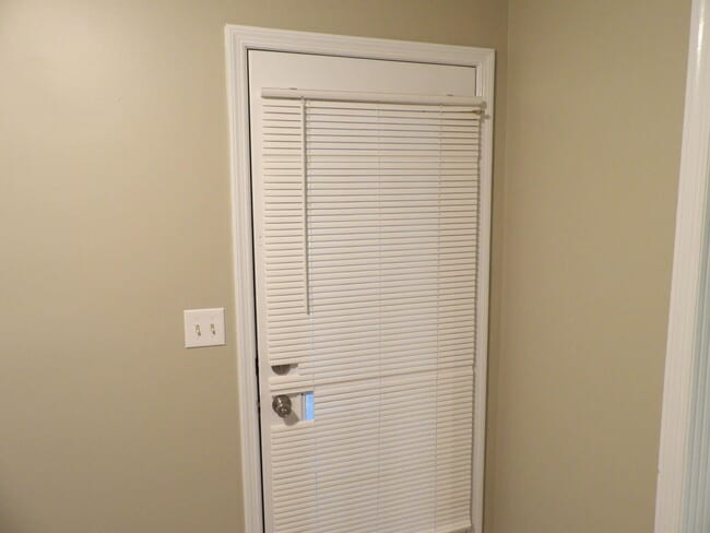 Building Photo - 244 Meadowview Dr