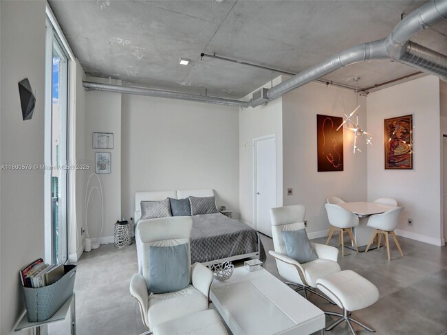 Building Photo - 3029 NE 188th St