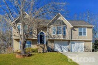 Building Photo - 1016 Forest Glen