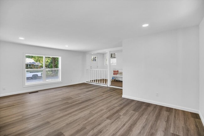 Building Photo - 1212 W Healey St