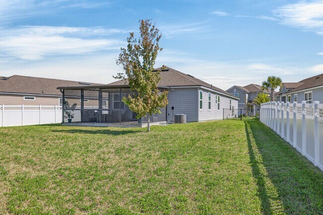 Building Photo - Resort-Style Living!