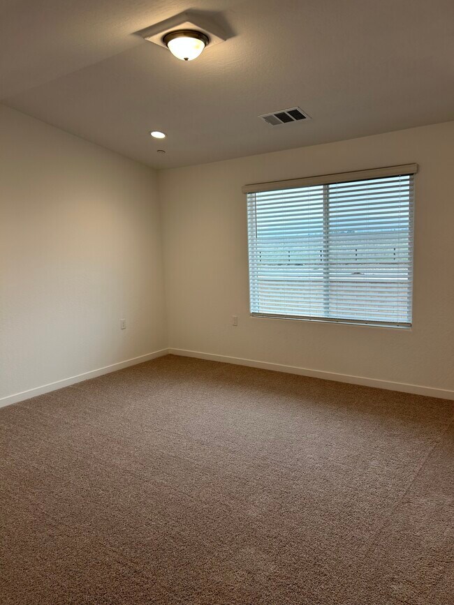 Building Photo - 11184 N La Brisa Dr